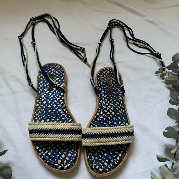 Louis Vuitton Lace-Up Strappy Sandals - Picture 4 of 8